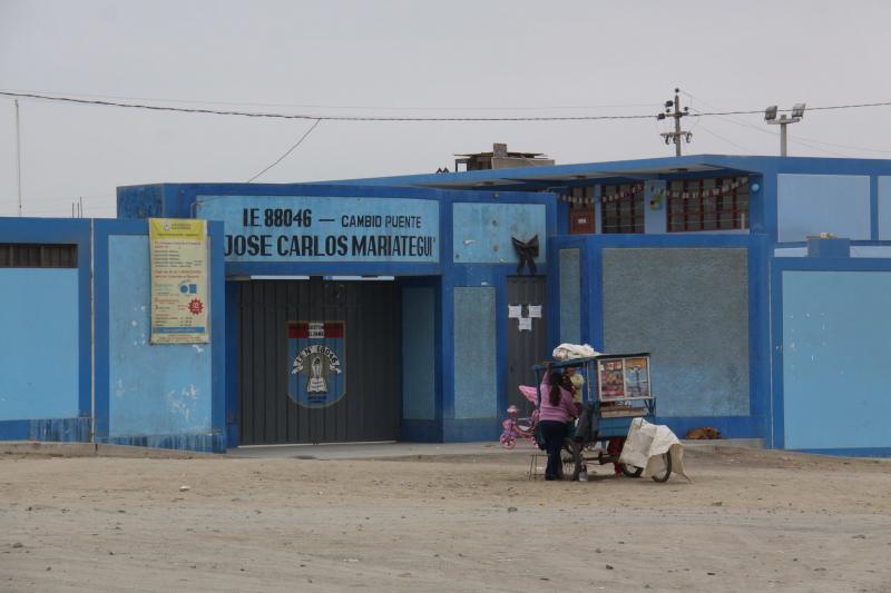 Padres amenazan con tomar colegio de Cambio Puente