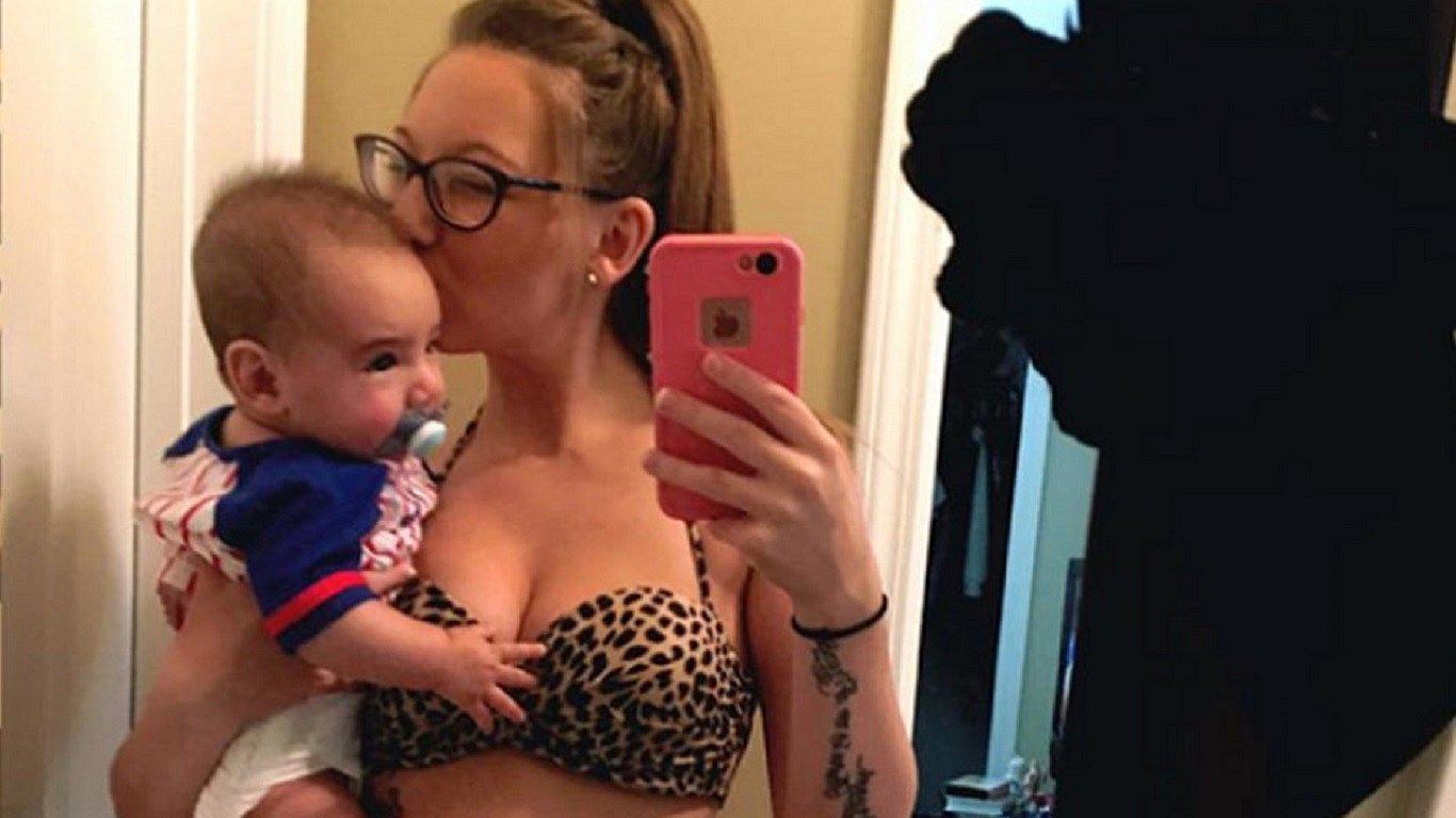 Critican a madre por salir en bikini y su respuesta realmente te sorprenderá