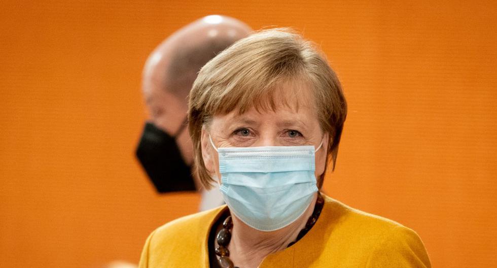 La canciller alemana Angela Merkel llega a la reunión semanal del gabinete, el 24 de marzo de 2021, en la Cancillería de Berlín (Alemania). (Kay Nietfeld / POOL / AFP).