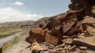 Desprendimiento de rocas casi sepulta a campesino en el distrito de Umachiri, en Puno