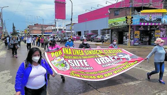 Docentes protestan en Huancayo