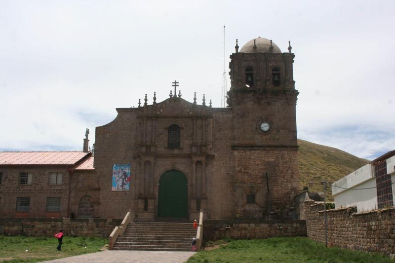 Mejoran dos templos en Chucuito - Juli