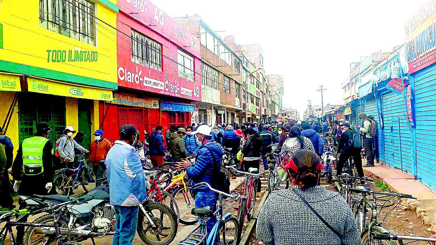 Así desacata Juliaca la inmovilización social contra el coronavirus 