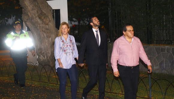 Alan García: Su hijo llega a embajada de Uruguay para visitarlo (FOTOS)