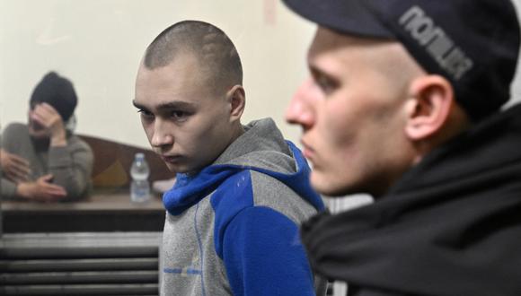 El jueves, el soldado, oriundo de Irkutsk  también había “pedido perdón” a la viuda de su víctima, durante una breve conversación en la sala de un tribunal de Kiev, afirmando que había actuado siguiendo “órdenes”. (Foto: Genya SAVILOV / AFP)