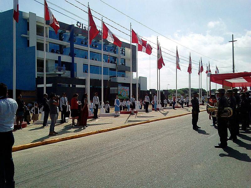 Con el izamiento de las 21 banderas se inicia el mes de La Victoria en Tumbes