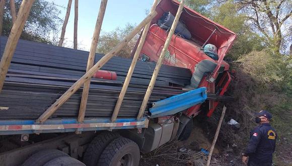 Tambogrande: Chofer de tráiler se salva de morir en accidente
