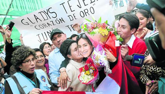 Gladys Tejeda cumplió,  llegó al Perú con el oro ganado