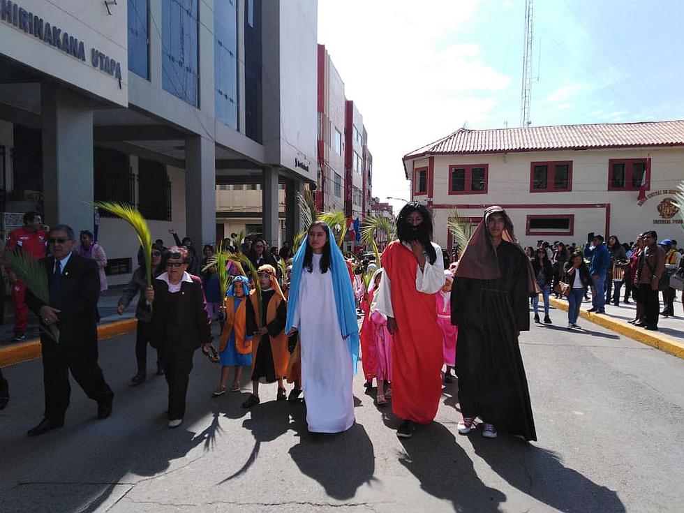 Miles acuden a las iglesias por Domingo de Ramos