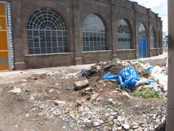 Basura y desmonte en  el estadio Torres Belón