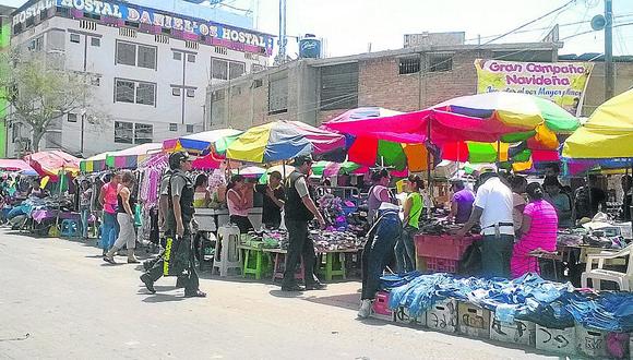 Piura: Los ambulantes abarrotan las vías públicas y ponen en riesgo a los clientes