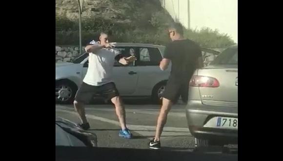 La hilarante pelea entre dos conductores que causa burlas en redes sociales [VIDEO]