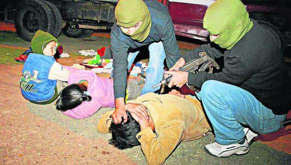 Pichanaki: 16 delincuentes armados  asaltan  vehículos en  carretera 