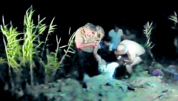 Mujer ebria se lanza al río Sechura y es rescatada 