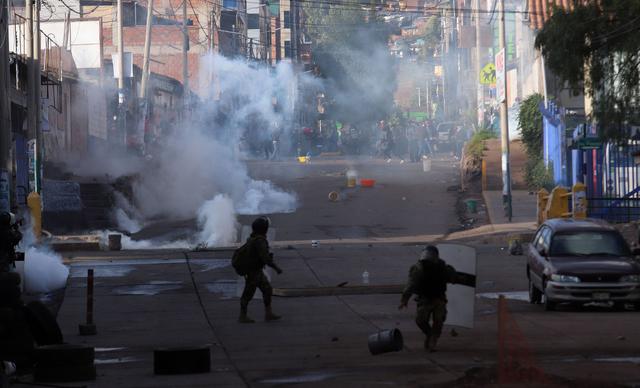 Manifestantes intentan tomar el aeropuerto y terminal terrestre de Cusco