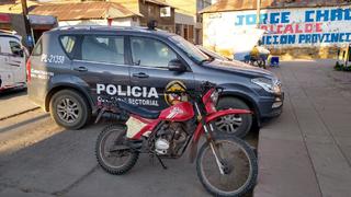 Intervienen a policía bebiendo licor con dos amigos sin respetar cuarentena en Puno