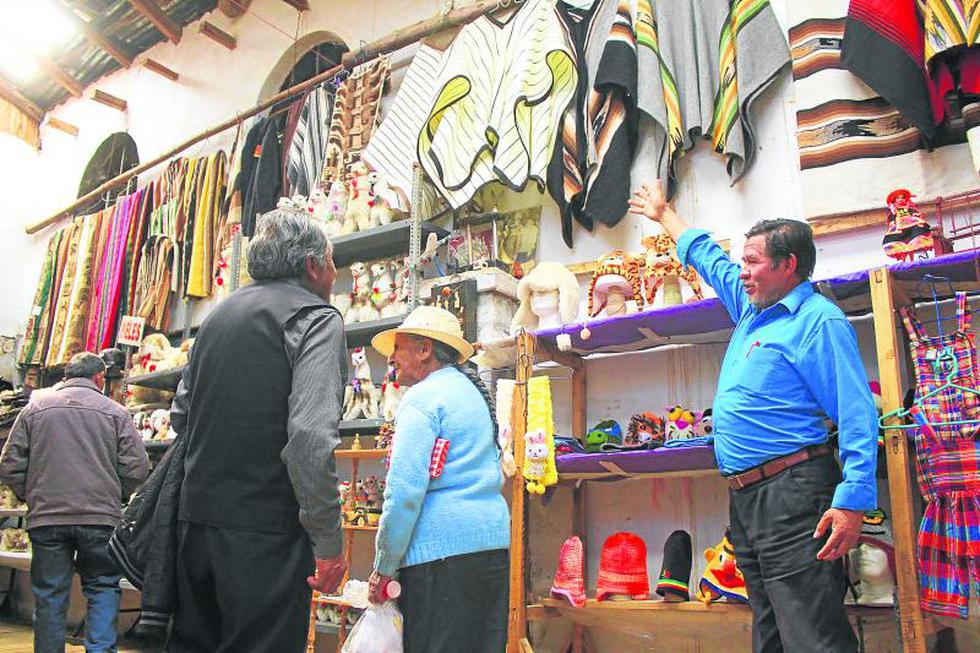 Hombres 'G' de Hualhuas, tejen su destino en lana