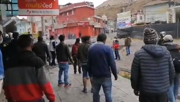 Policías recuperan tramo de la Carretera Central tras enfrentamiento con manifestantes