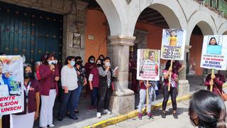 Obstetras protestan y exigen sanción para docente que los tildó ‘lacra de profesión’