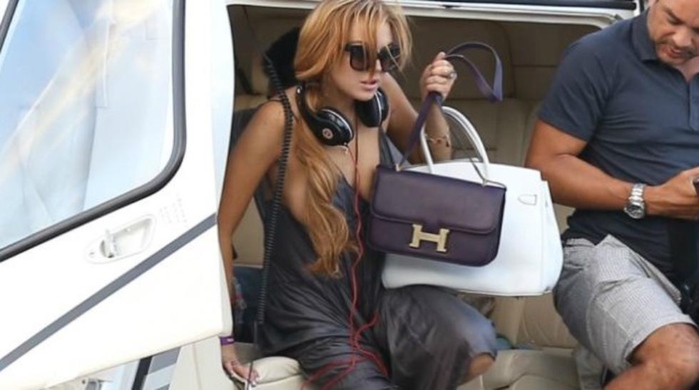 Lindsay Lohan muestra seno accidentalmente