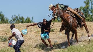 Estados Unidos ya no usará caballos en la operaciones con migrantes en la frontera de Texas