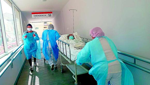 La dura lucha de  médicos, enfermeras y técnicos del hospital Carrión de Huancayo por salvar a decenas de pacientes