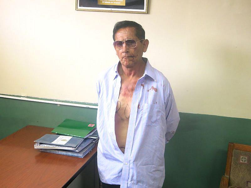 Asaltante de ropa es golpeado por comerciantes