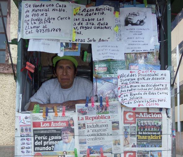 Canillitas de Juliaca piden liberar Plaza de Armas para venta