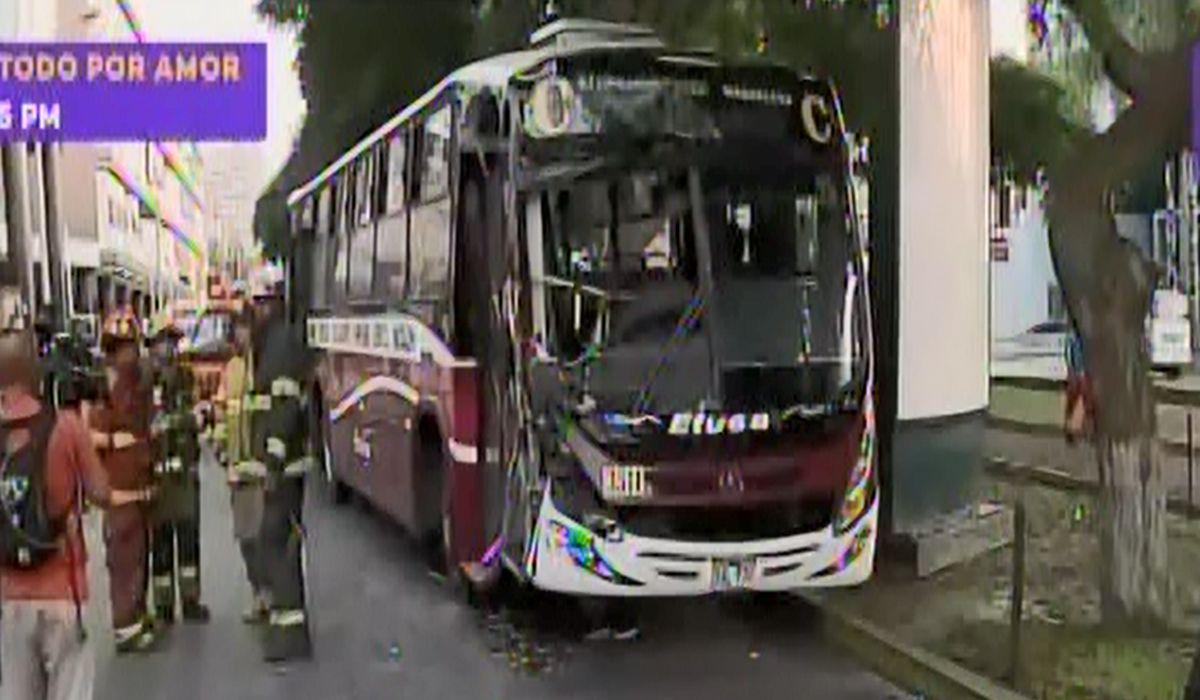 El bus se trasladaba a gran velocidad. (Foto: Captura/Latina)