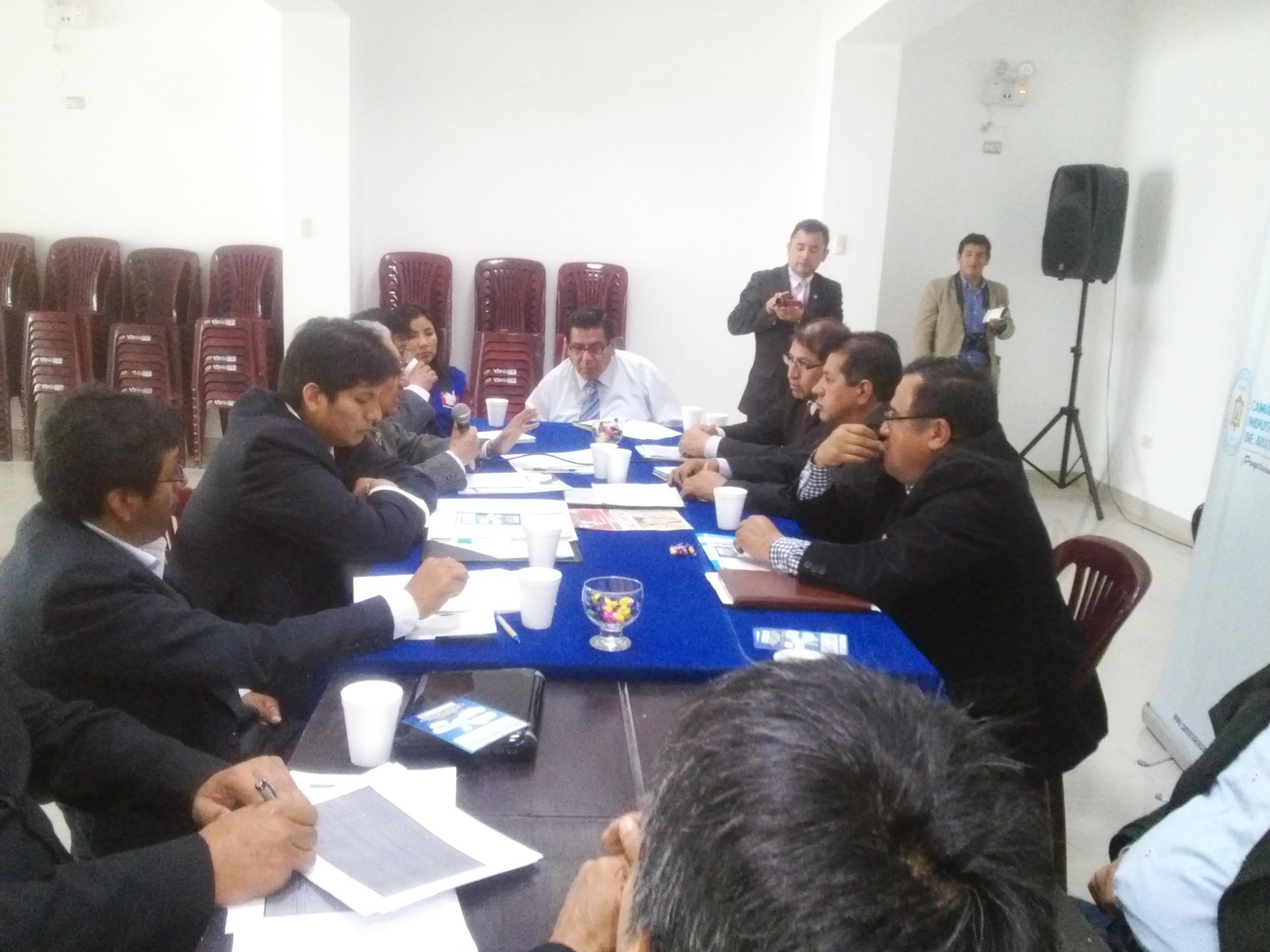 Sostienen reunión con cuestionadas empresas 'monopolio'