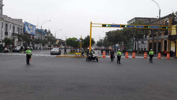 Desde este miércoles se aplicarán desvíos vehiculares por cierre de vías en alrededores de la plaza Bolognesi y Paseo Colón. (Foto: Martín Acosta / El Comercio)