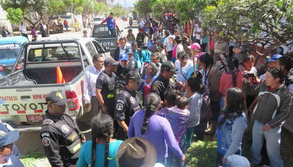 Huanta: comerciantes se enfrentan a palos con serenos