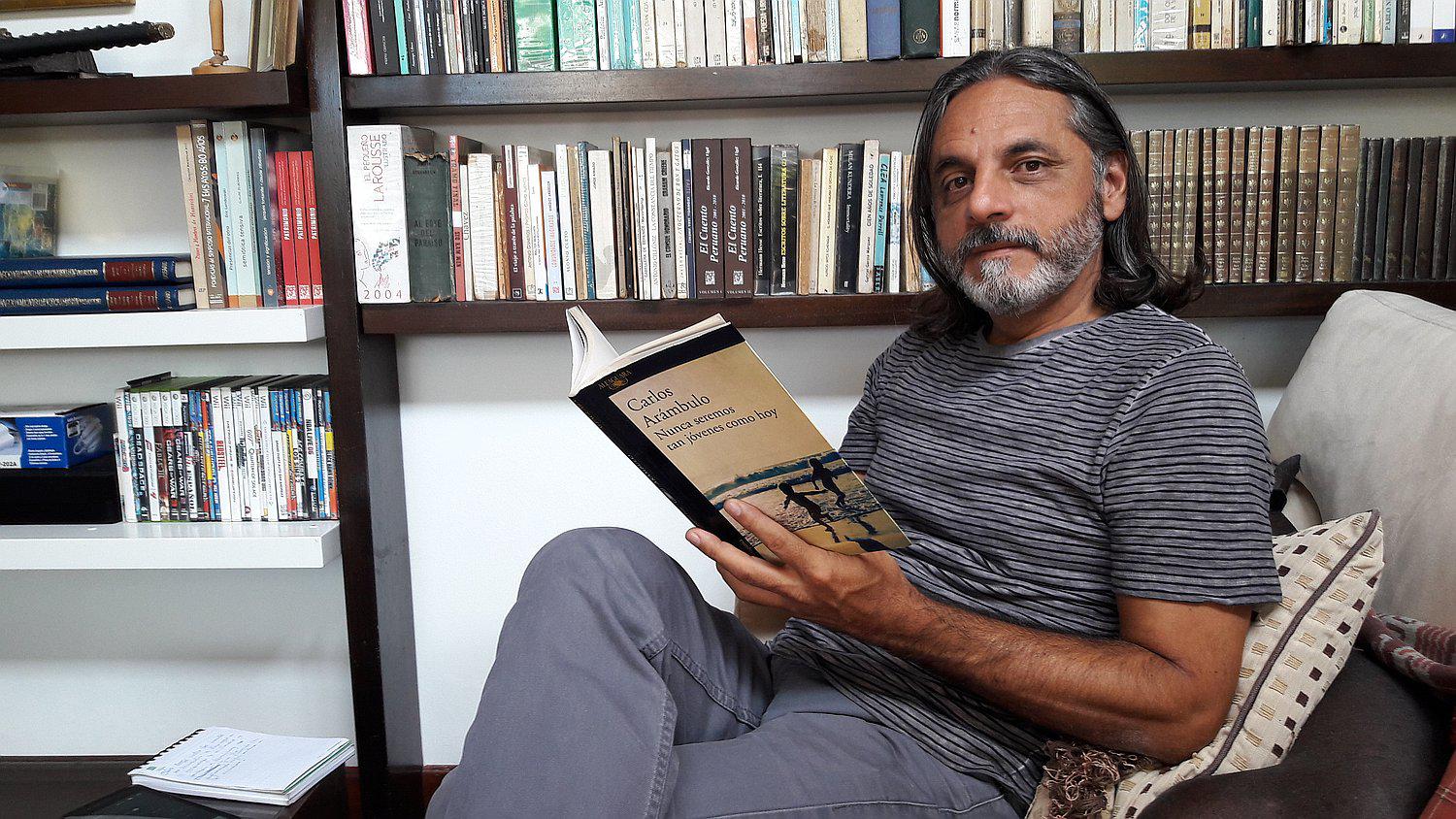 Carlos Arámbulo: "Estos relatos confluyen con la visión de lo pasado”