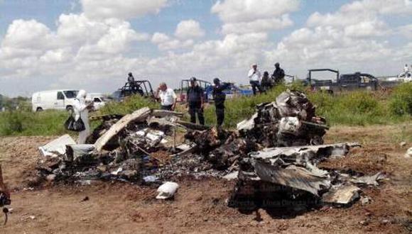Cinco mueren al desplomarse avioneta en México