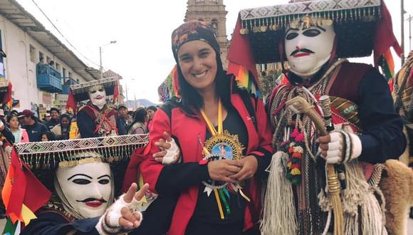 Roban equipos a Sonaly Tuesta mientras cubría festividad de San Sebastián en Cusco (VIDEO)