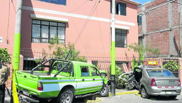 Fallece conductor de taxi tras colisión con camioneta municipal