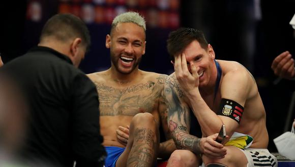 Lionel Messi y Neymar, a pura risa tras el primer título del '10' con Argentina (Foto: Reuters)