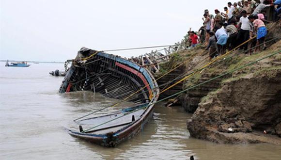 Cien desaparecidos por naufragio en costas de Bangladesh