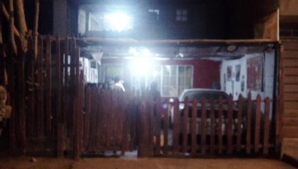 En esta vivienda se ocultó el menor infractor donde la Policía ingresó y lo capturó. (PNP)