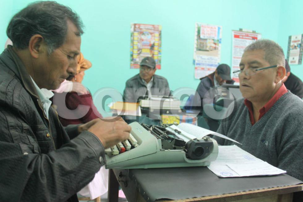 Los mecanógrafos y la tradición que se extingue lentamente (FOTOS)