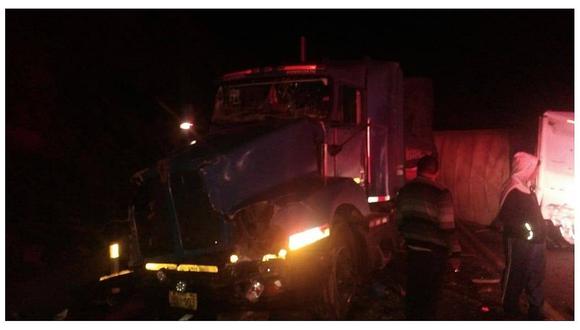 Un muerto deja choque entre una cámara frigorífica y un camión en El Alto