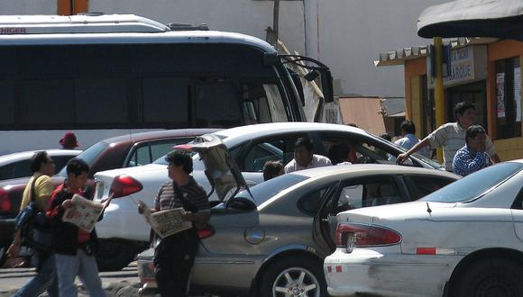 Transportistas informales operan sin restricciones en las calles de la ciudad