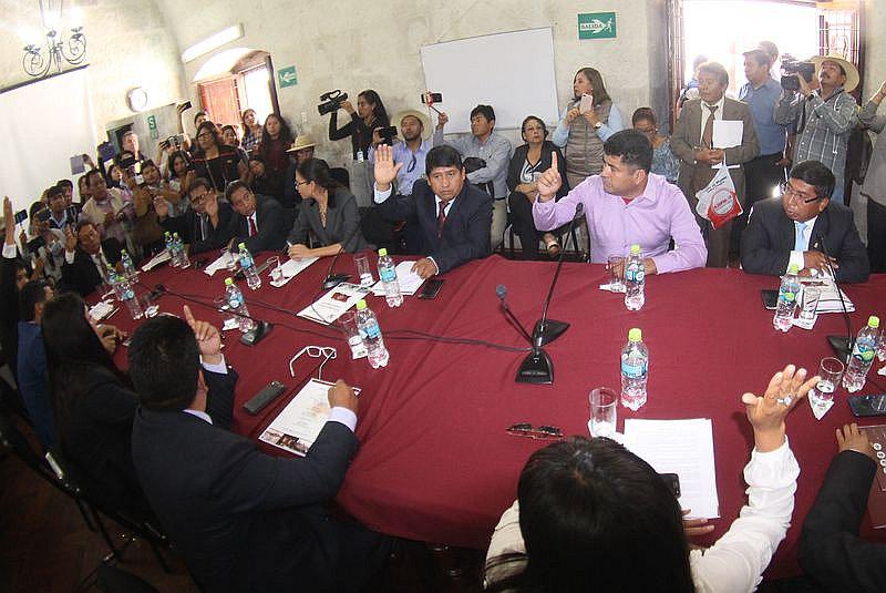 Reducen los sueldos de asesores del Consejo Regional de Arequipa y viáticos de choferes