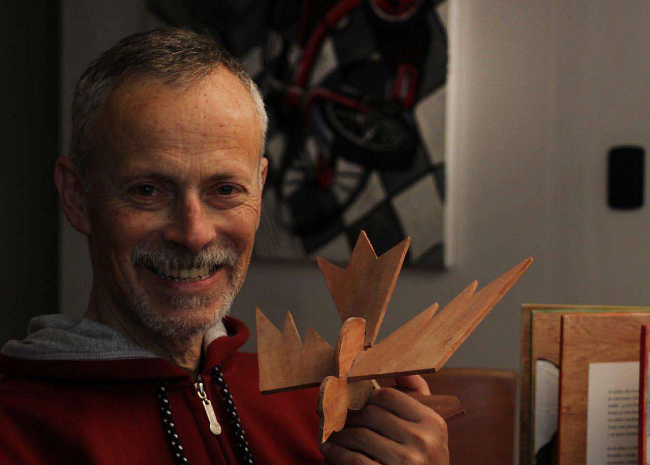 Fernando Pazos Parró, el artista peruano que llama a la reflexión sobre los sueños de los niños