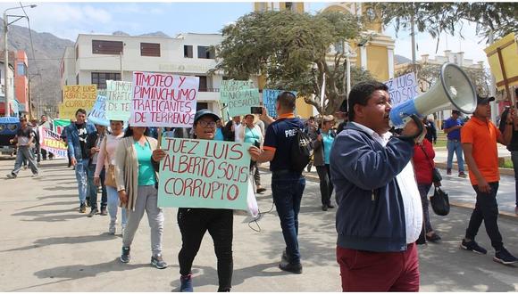 Autoridades y pobladores de Luz del Sol protestaron ante posible desalojo 