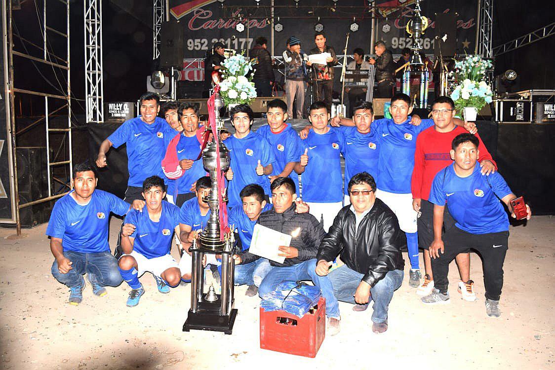 Campeones de residentes de Pomata festejan a lo grande en Estadio 28