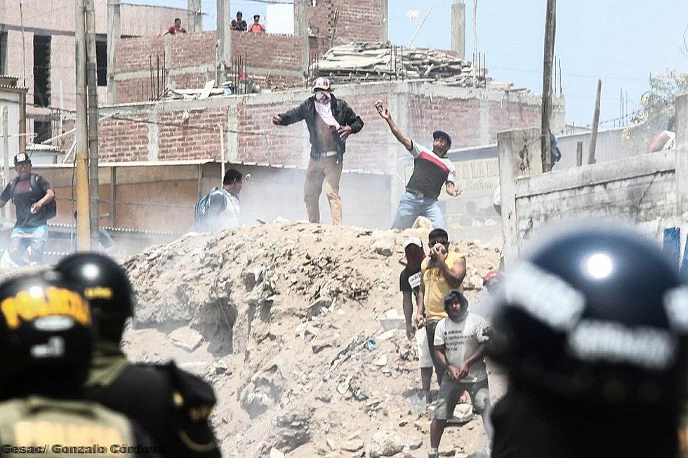 Violento desalojo en Villa El Salvador. 