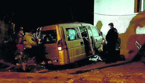 Chofer muere al estrellar su vehículo contra un poste en Paucarpata
