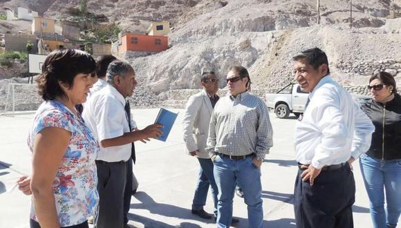 Alcalde Hugo Quispe evalúa financiar proyectos en Samegua