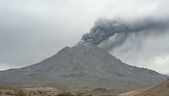 ​El volcán Ubinas volvió a ingresar a una etapa eruptiva en el Perú y asusta a ciudadanos